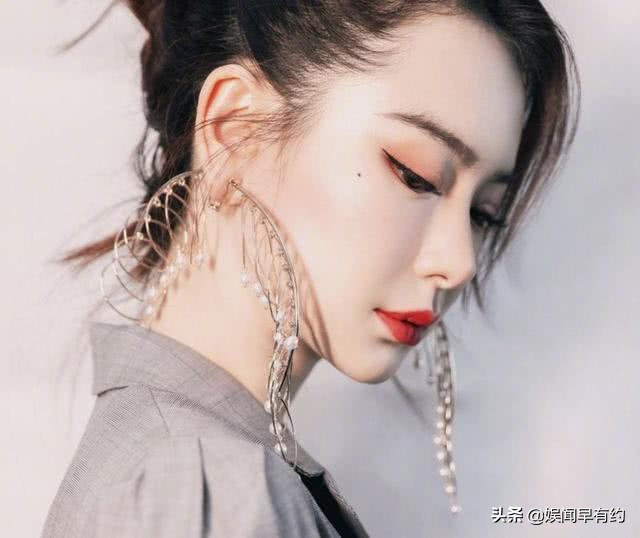 戚薇戴大耳环,戚薇神操作
