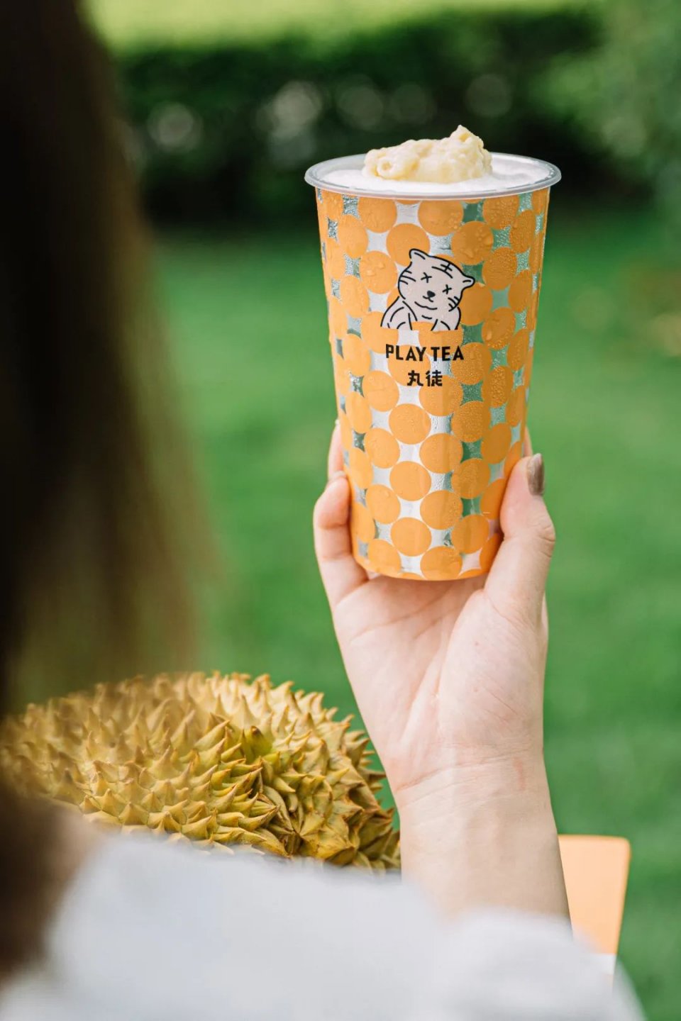 椰椰奶冻茶，会抖臀！1秒卖出1000+杯，有人开货拉拉来买…