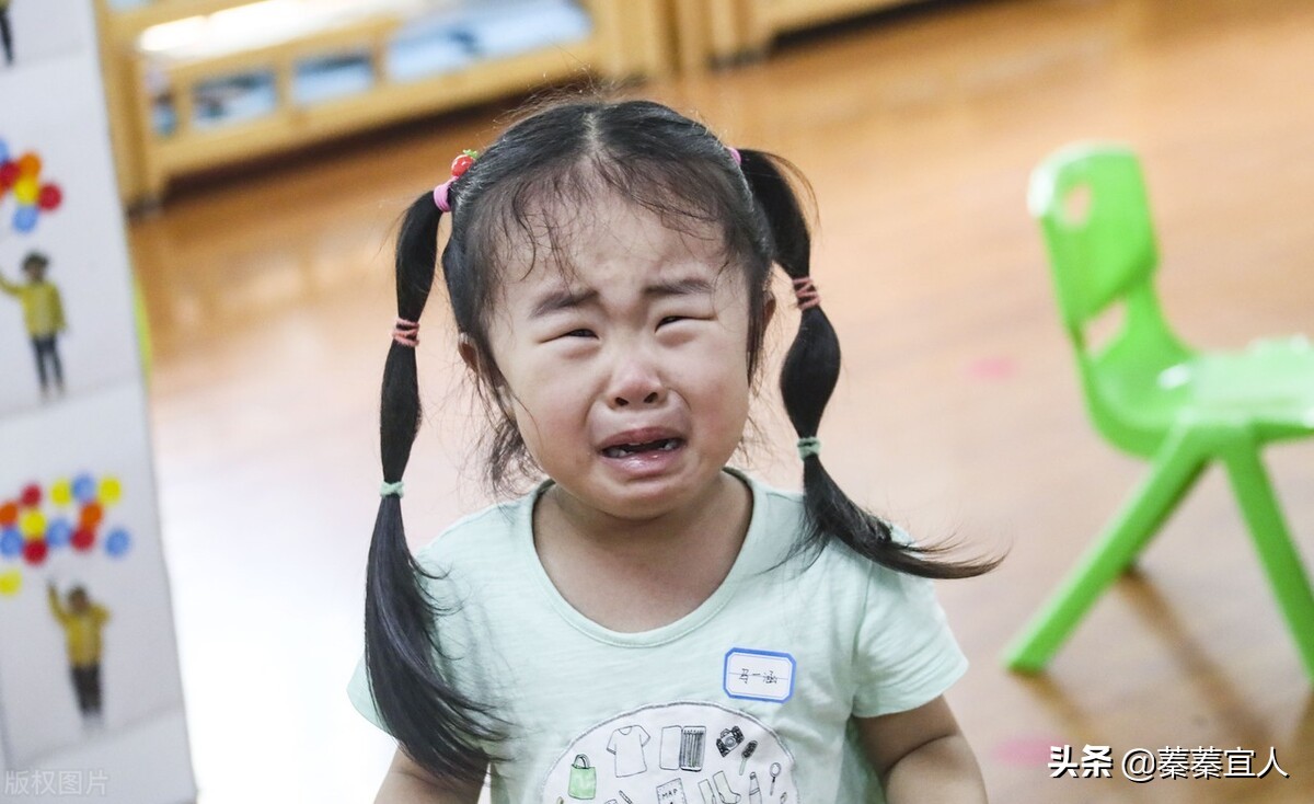 小孩死活不上幼儿园怎么办,孩子天天哭闹死活不愿意去幼儿园