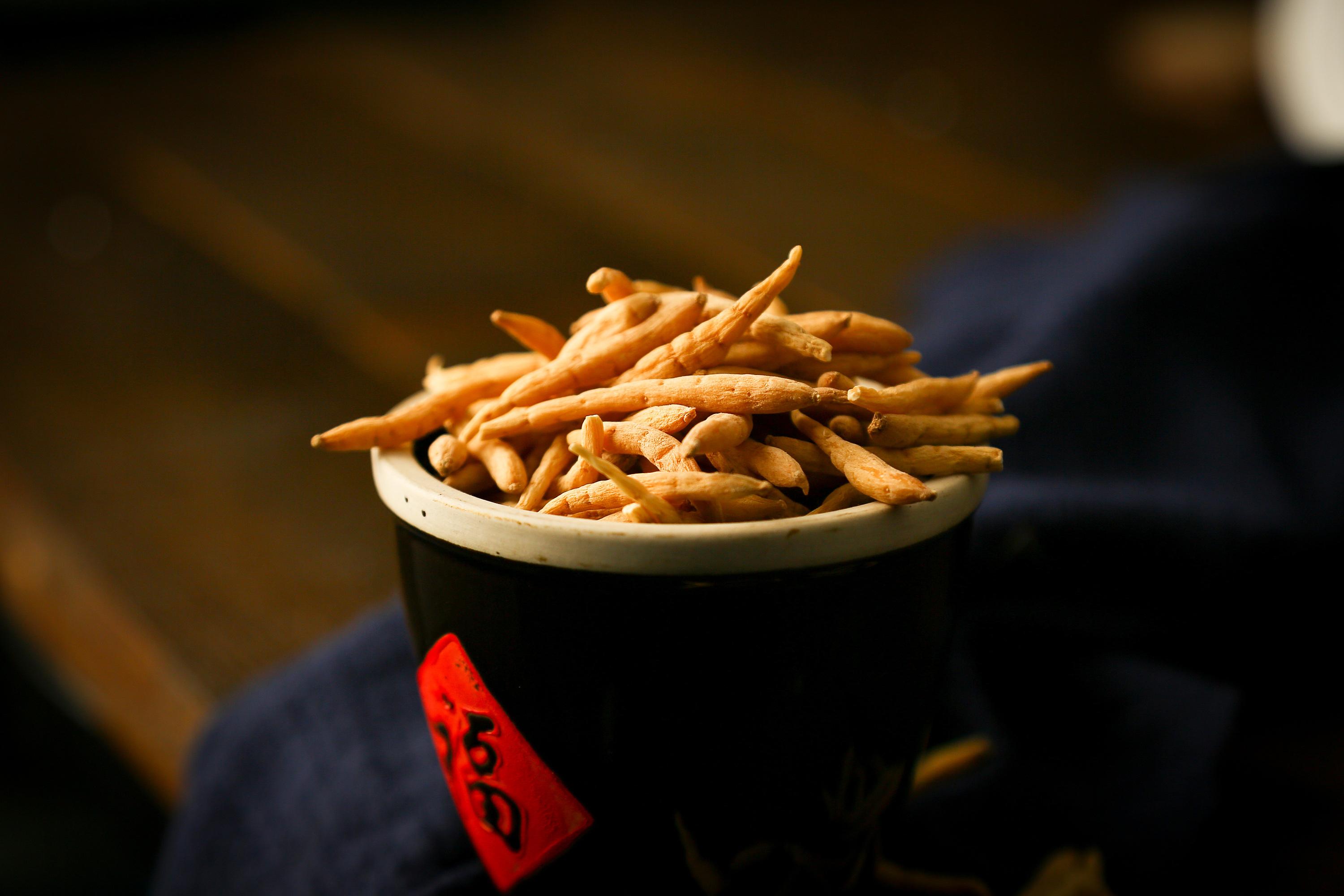 中药太子参，补气药中清补之品,益气不升提，生津不助湿.