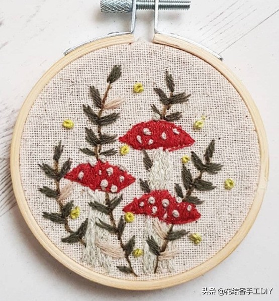 白t恤的刺绣用什么刺绣针法,刺绣简单小花朵