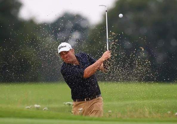 高尔夫规则违规击球,高尔夫规则中不规范打球姿势