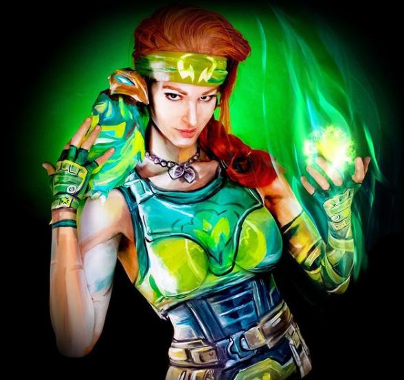 加拿大女孩爱玩人体彩绘，无需特效即把自己变成超级英雄和恶棍