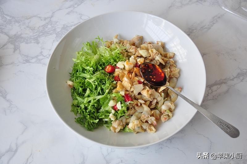 海鲜能不能和素菜一起吃,请问海鲜不能和什么菜一起吃