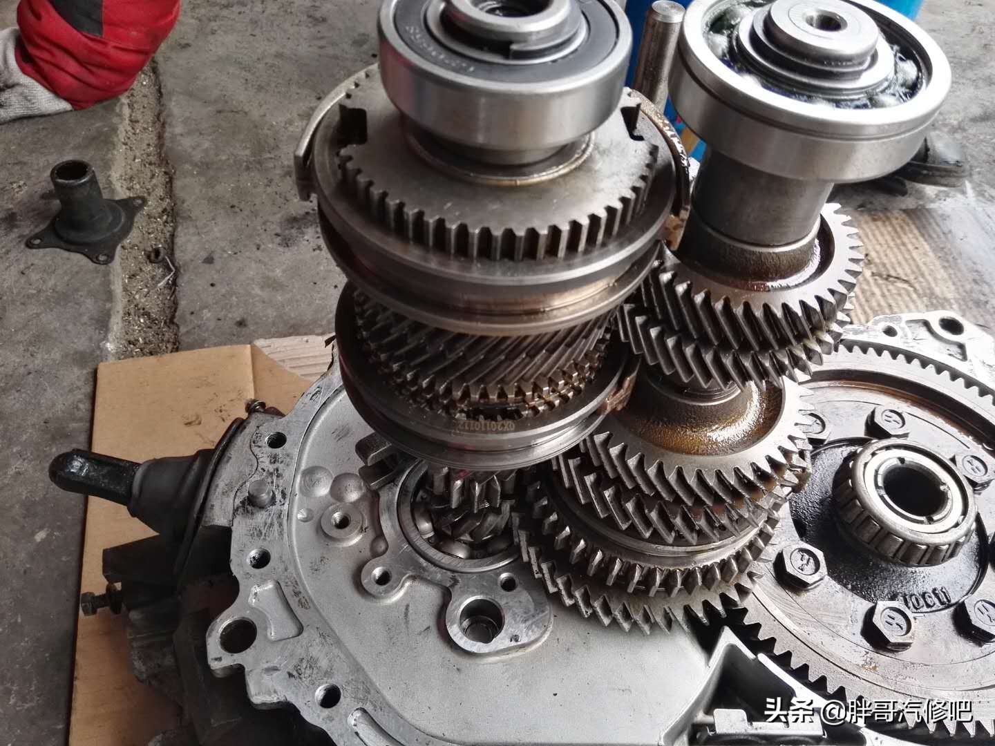 变速箱拆解全部过程,一个垫片搞定手动变速箱异响