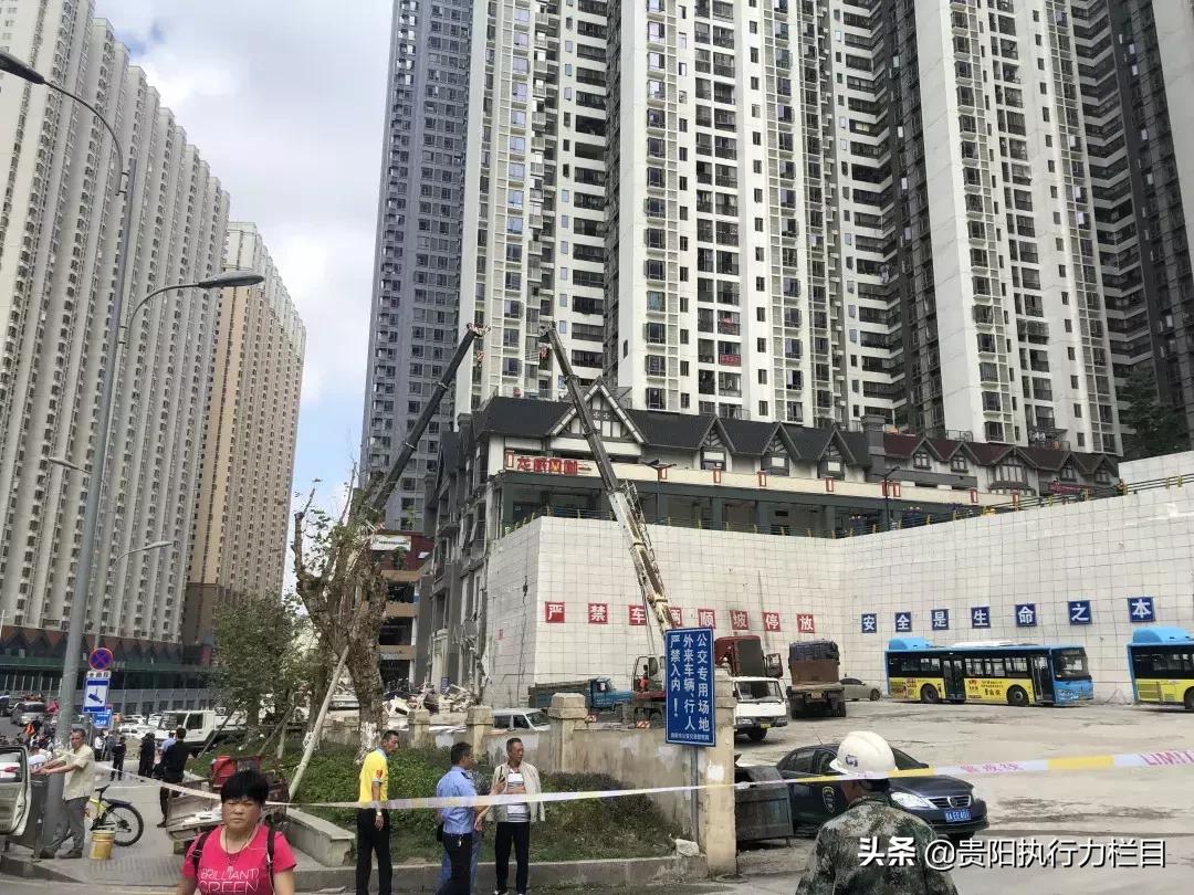 半山小镇连廊倒塌事故,小镇连廊倒塌事故