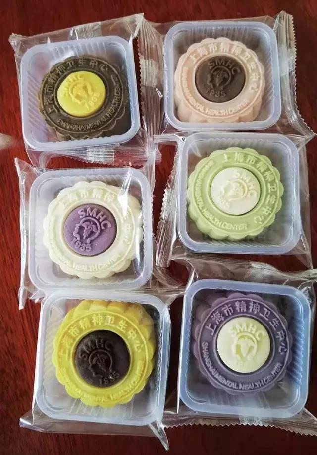 今年的月饼要多个五角星了,今年的月饼要多一个五角星了