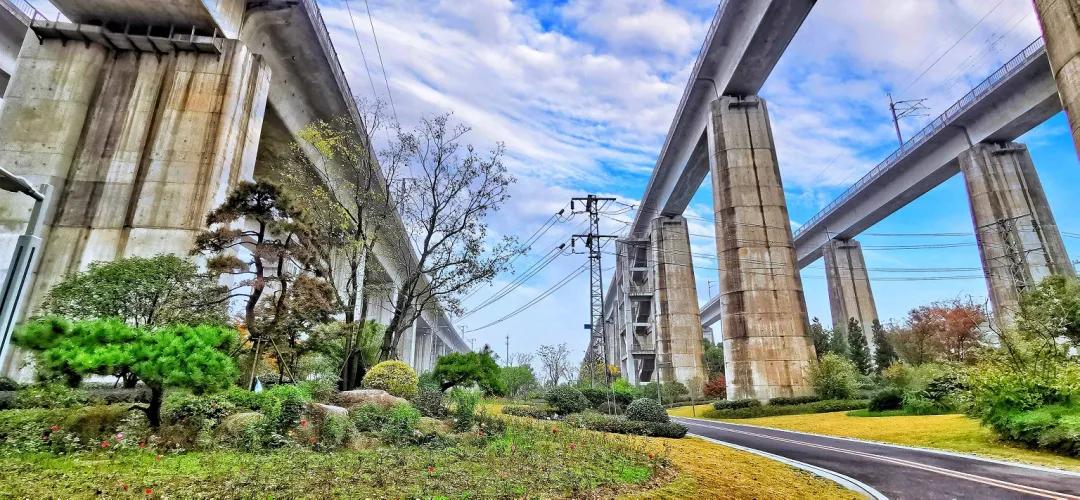 高铁沿线100米拆除违建,高铁旁边违建怎么举报