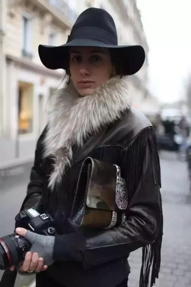 帽子围巾一体的戴起来很暖和,帽子围巾好时髦