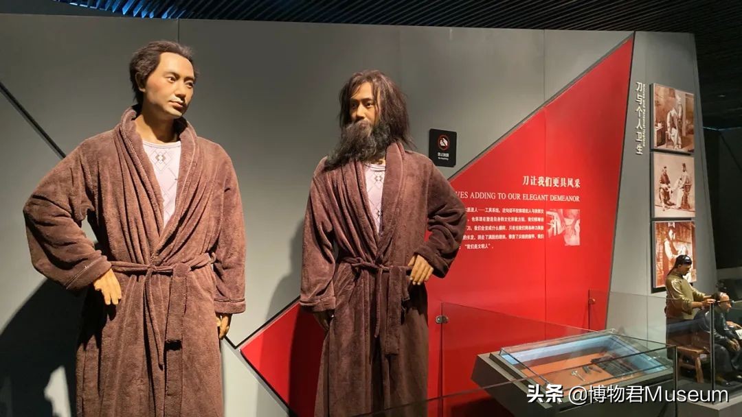 物开一刃为“刀”，两面*刃开**为“剑”，双刀相交为“剪”