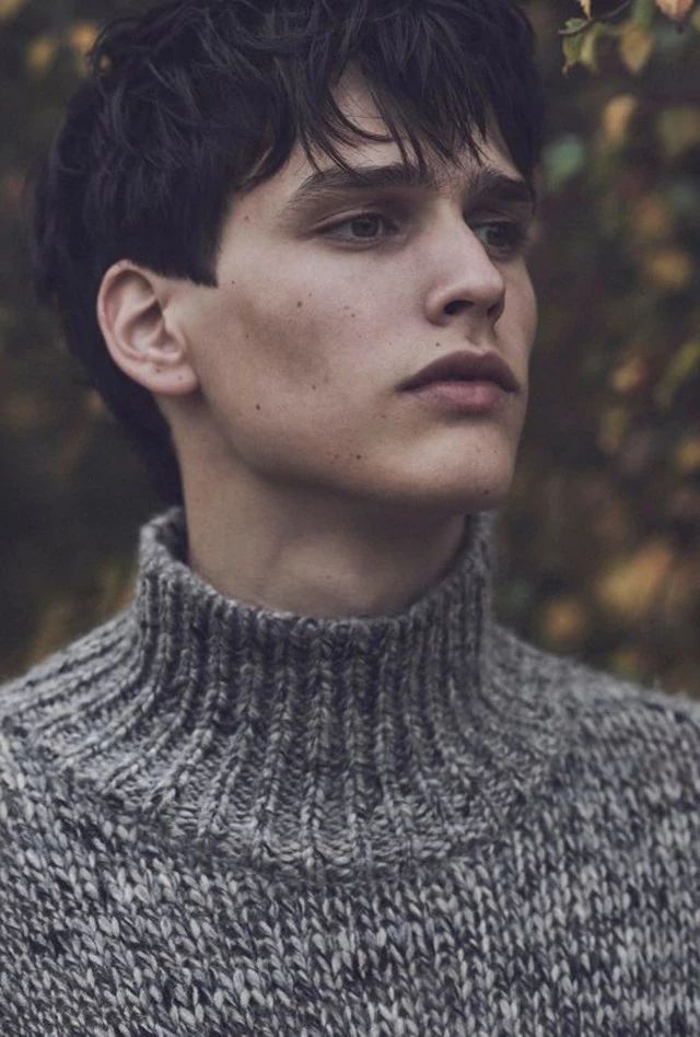 高领羊毛衫扎脖子处理最简单方法,高领小技巧