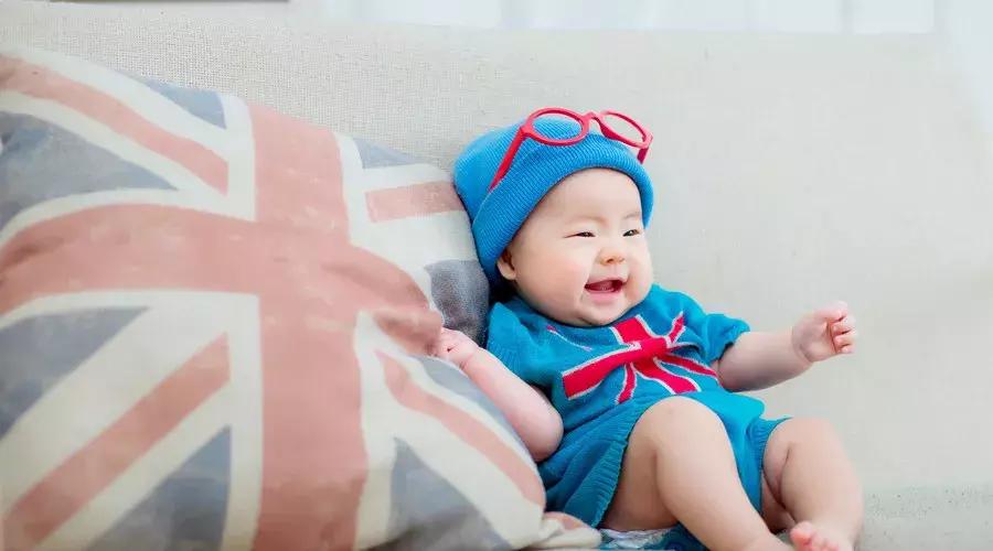 两个月的宝宝规律睡眠时间表,不同阶段宝宝睡眠多长时间算正常