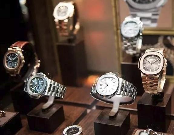 百达翡丽除了鹦鹉螺还有什么钢表,男士腕表显大气