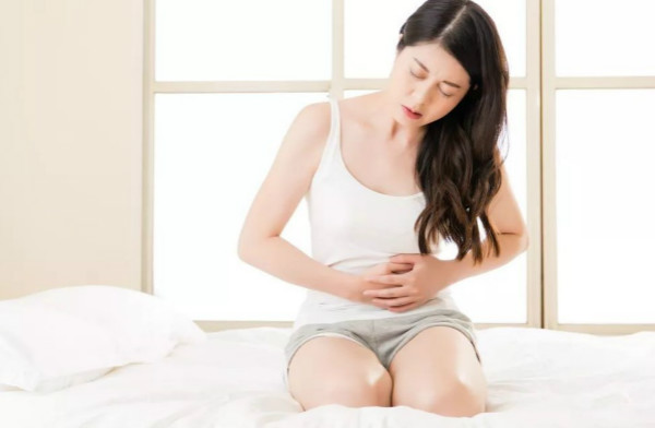 产后漏尿好尴尬，妈妈的难题如何解决，别急！这三个方法用起来