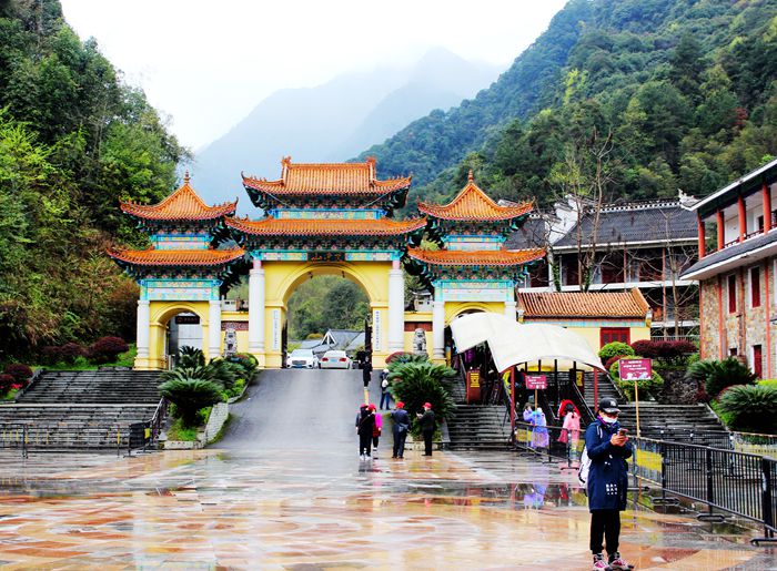 雨中的梵净山景色,烟雨梵净山