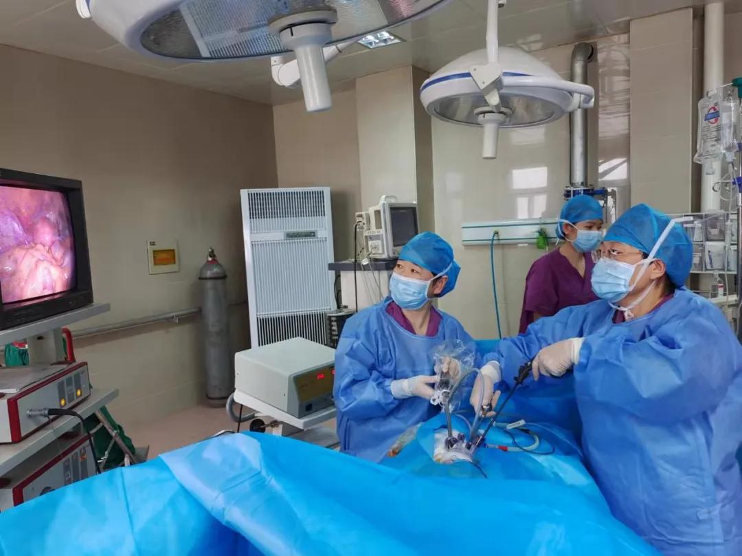 「迈上新台阶」玉田县中医医院妇科独立开展首例单孔腹腔镜手术