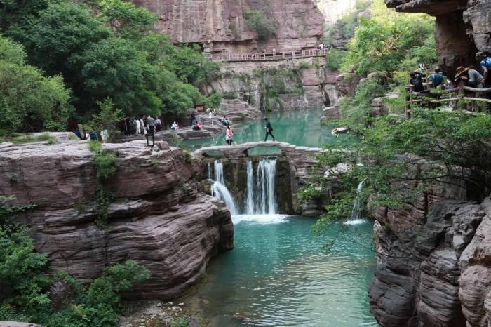 万仙山绝壁长廊十一能开车过去吗,万仙山绝壁长廊是世界八大奇迹吗