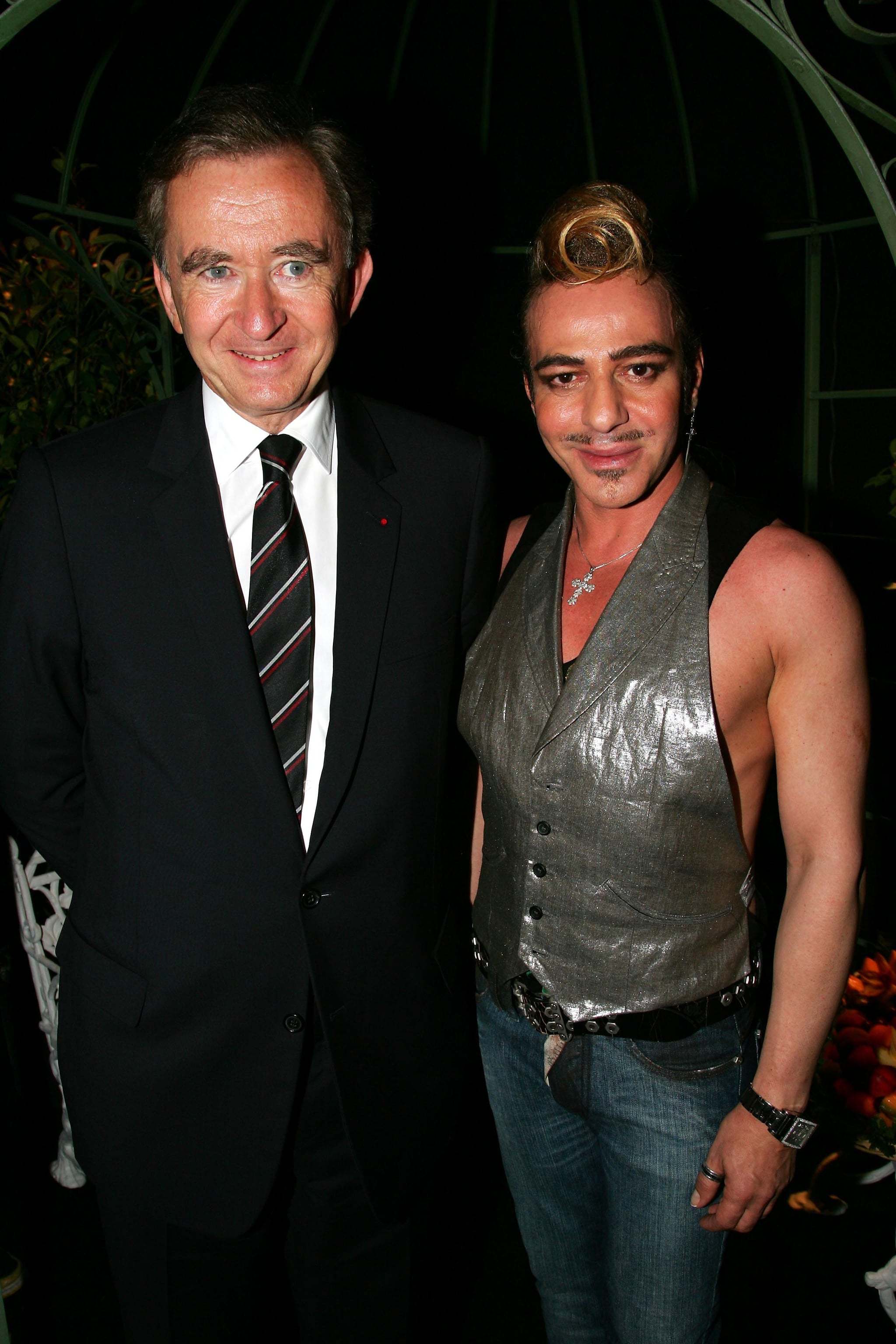 实体店卖衣服赚钱么,开网店卖衣服赚钱吗