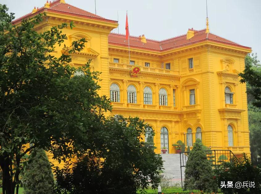 越南老兵重回当年战斗过的洞穴 (越南老兵回忆丛林战争)