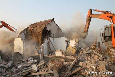 驾车撞强拆人员是犯什么罪,货车撞民房怎么处罚