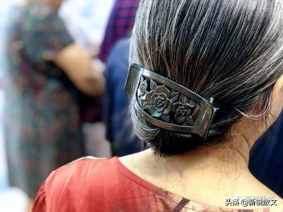 妈妈与婆婆到底有什么区别,妈妈和婆婆的区别就是不一样