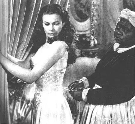 为什么要时尚必须得平胸,平胸是检验时尚最好的标准