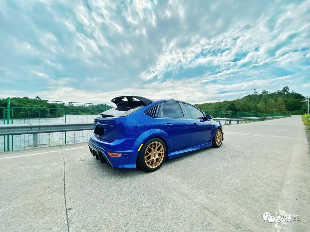 福克斯什么时候换回4缸发动机,经典福克斯移植发2.3t发动机