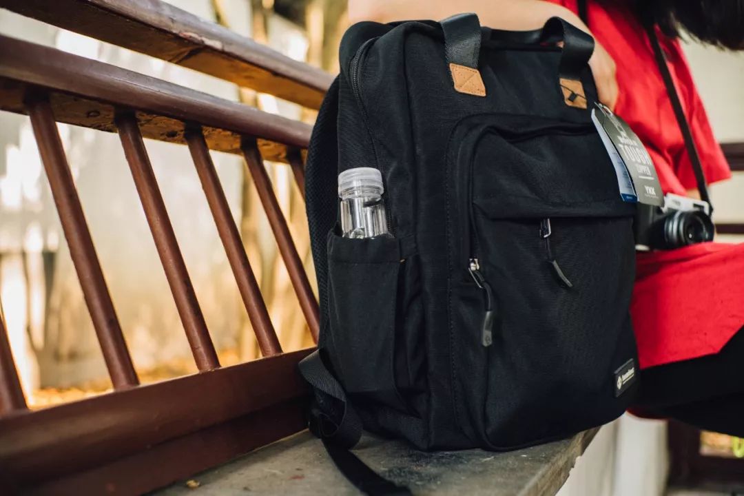 低调且实用,妹子通勤也能背——tomtocA60双肩包测评