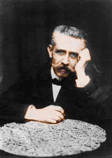 凉薄偷情，被骂荡妇，但她依然是第一科学女神，她是居里夫人