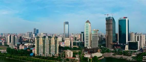 武汉最新最火的小吃一条街,武汉有一条街火了