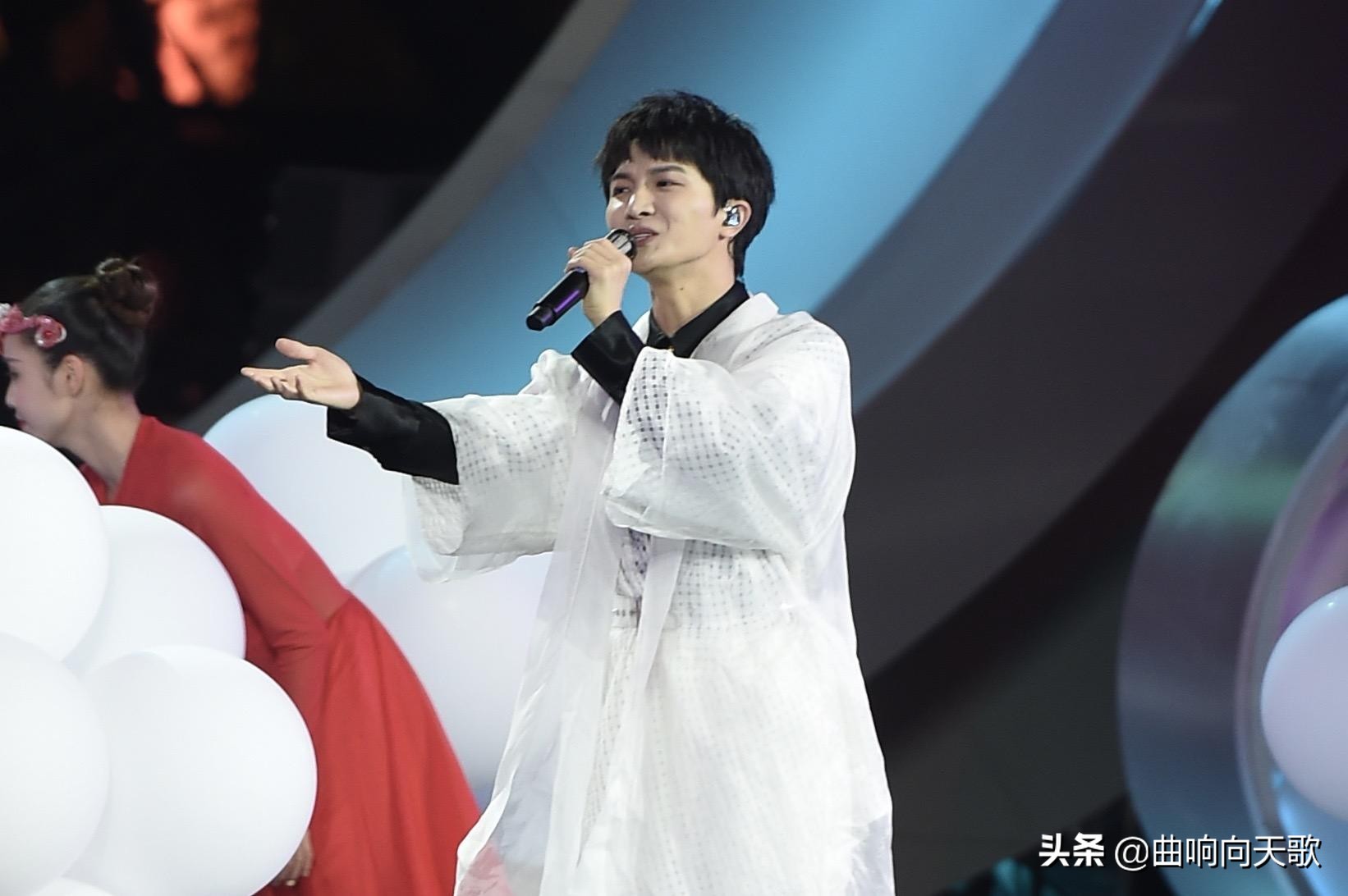 周深动漫歌曲千与千寻,周深动漫歌曲夏目友人帐