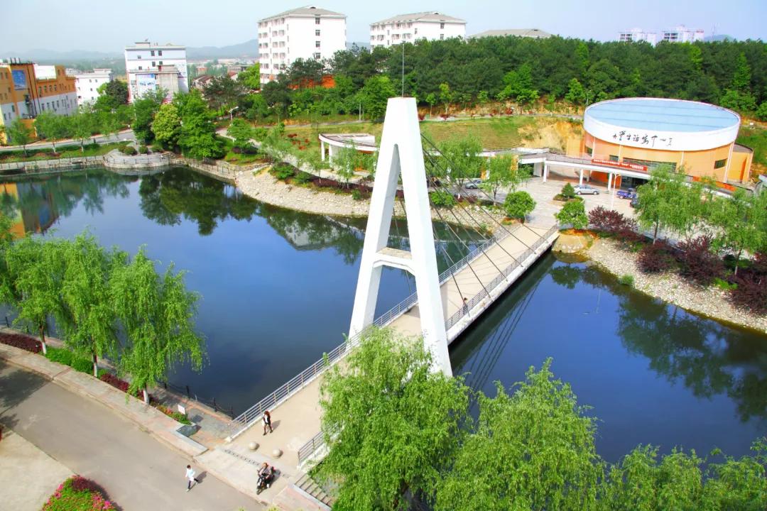 阳光不燥，秋风正好，带你一键解锁咸职的别样风采