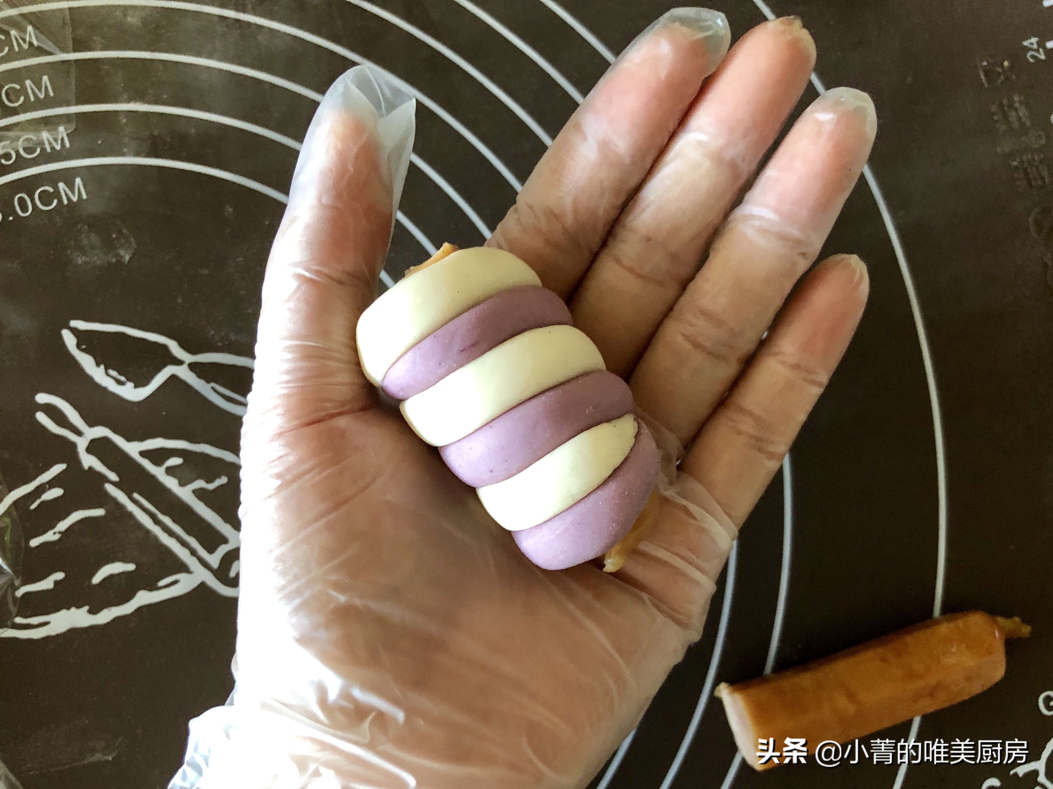 双色紫薯火腿肠馒头,双色热狗馒头