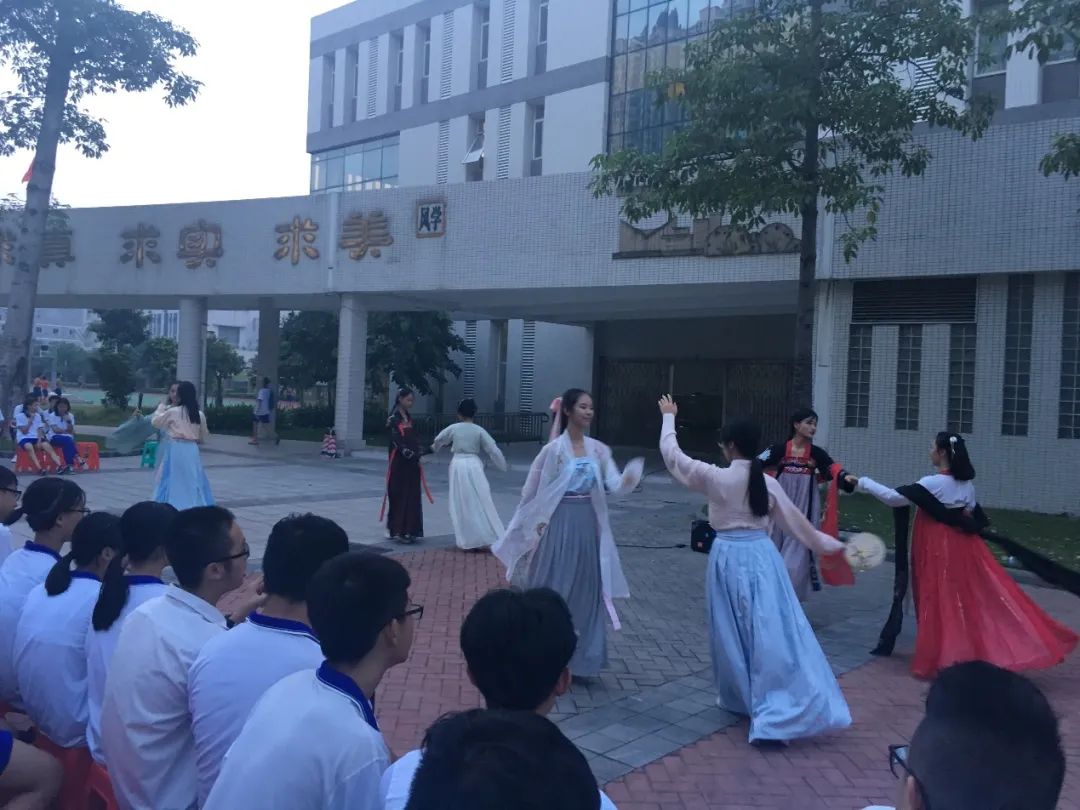 笔韵墨香放异彩，丰富舞台漫云中——广州市白云中学欢迎您