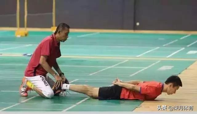 打球光练可不行，看看这十个羽毛球要点你知道吗？