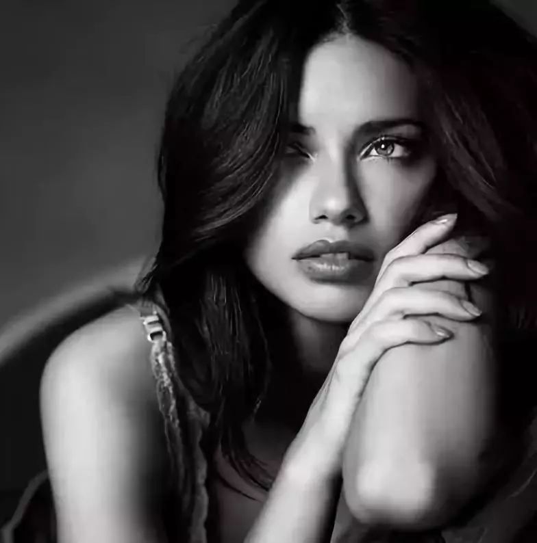 利马超模近期走秀身材,超模利马走台