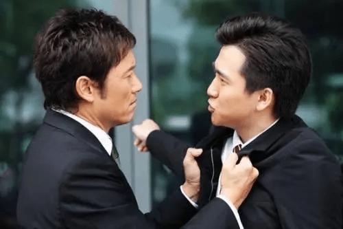 63岁苗侨伟依旧帅气，新剧收视率直达2.2亿！演技“吊打”男主