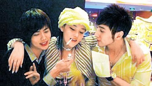 张馨予被黑的经历,将一手烂牌打成王炸的张馨予