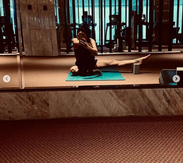 张柏芝露脐马甲线,张柏芝穿露脐装现身