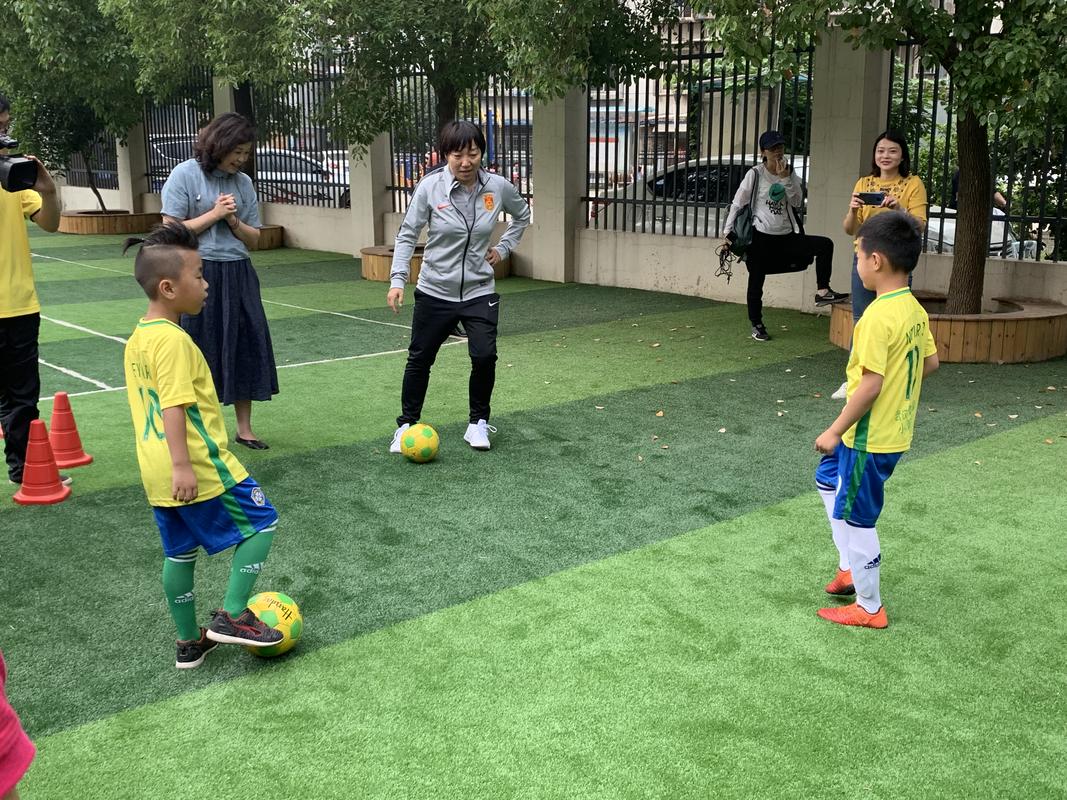 世界足球名人堂孙雯,孙雯世界足球小姐得奖