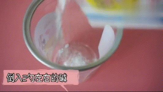 屋里出现好多黑色小飞虫怎么回事,家里突然多了很多很小的黑色飞虫