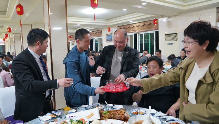 雷帝国际彩砂施工视频,雷帝国际瓷砖辅料