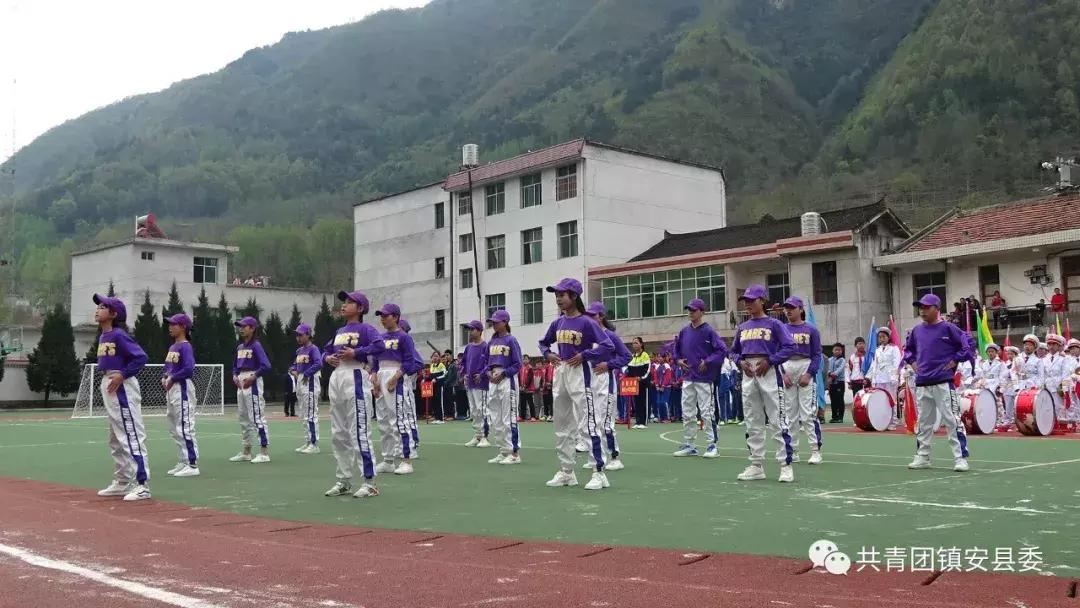 绿茵足球点亮梦想,绿茵点亮梦想足球场上现风采