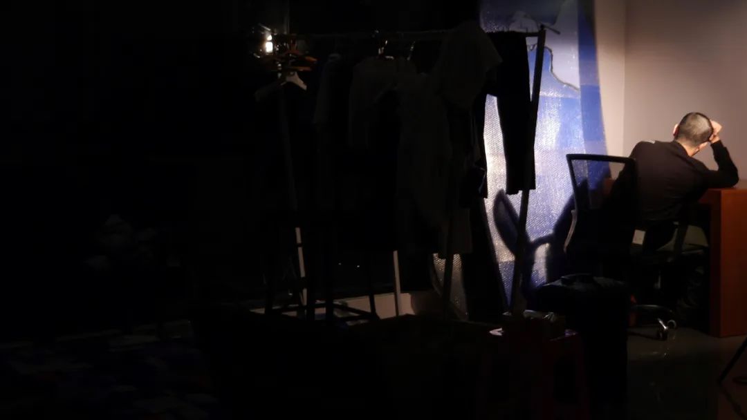 休息天与朋友们一起放松,朋友们出来放松心情