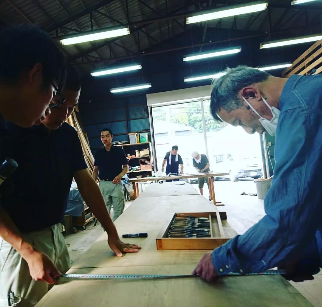 8年不许用手机不许恋爱,他痛骂过的60个光头后来都成了日本大师