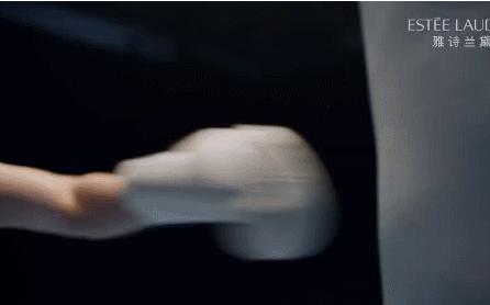 张伟丽代言雅诗兰黛DW粉底液，展现当下女性的力量之美