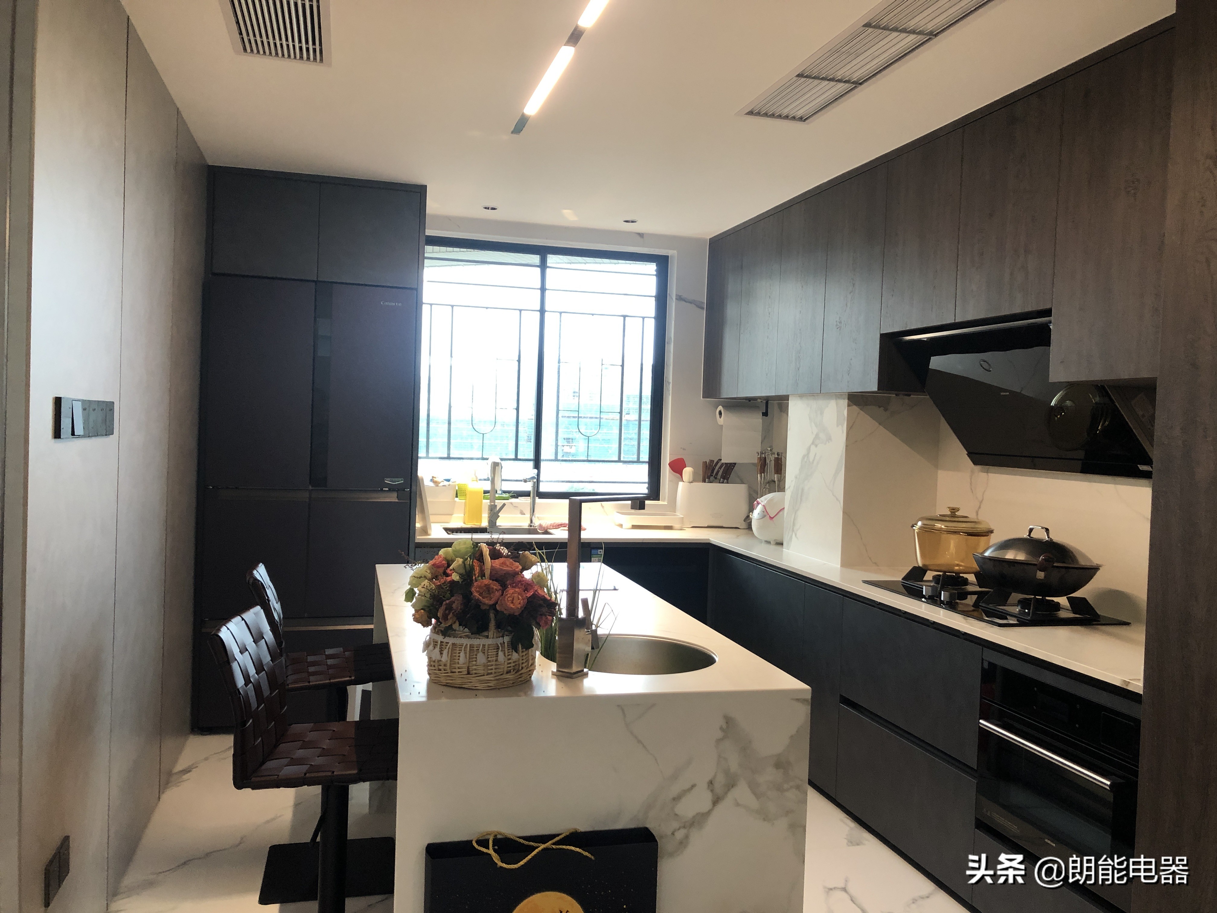 无主灯设计案例：有人说10W搞定，有人说30W打底，你怎么看