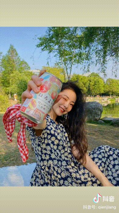 如何发朋友圈高级感吸引女生,有魅力的女生应该这样发朋友圈