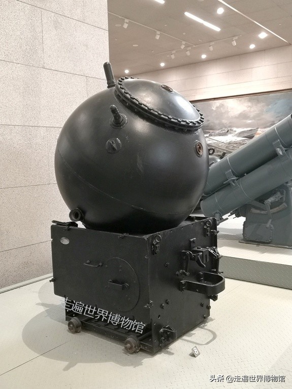 现代军舰装备舰炮,军事博物馆导弹展览品