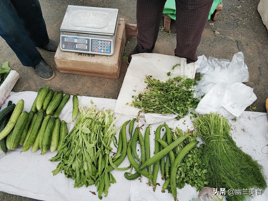 丝瓜怎么去皮最快最好,丝瓜不去皮能不能炒着吃
